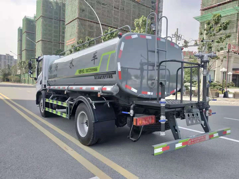 東風(fēng)華神8噸灑水車(chē) 東風(fēng)華神8噸灑水車(chē)