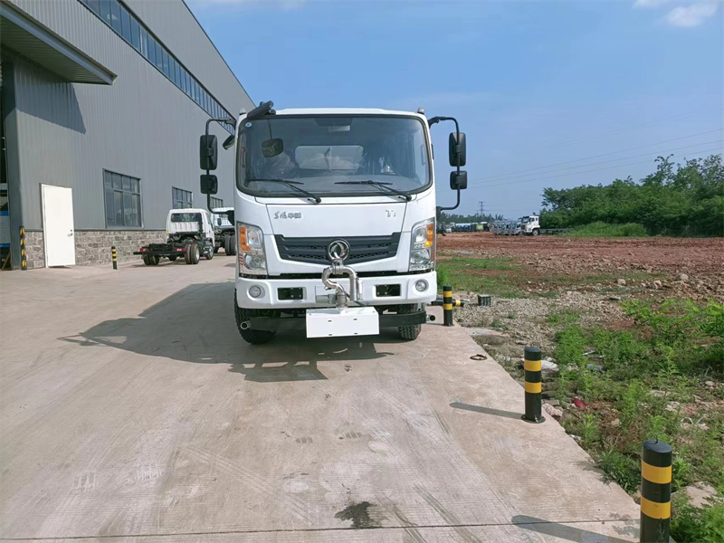 東風(fēng)華神9.2噸灑水車-東風(fēng)9噸灑水車帶電子炮 東風(fēng)華神9.2噸灑水車-東風(fēng)9噸灑水車帶電子炮